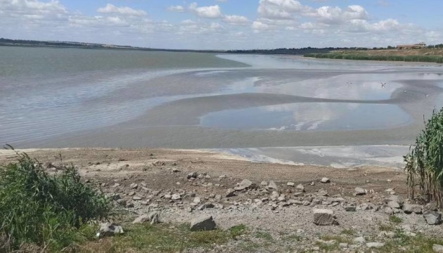 Аграрії б'ють на сполох: озеро на Одещині на межі висихання Аграрії б'ють на сполох: озеро на Одещині на межі висихання