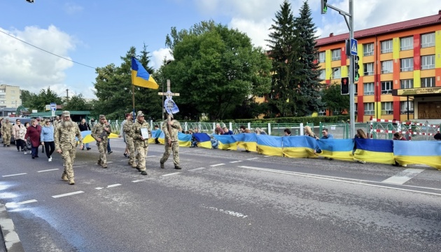 На Рівненщині попрощалися з військовим Сергієм Добровольським, який помер після повернення з полону На Рівненщині попрощалися з військовим Сергієм Добровольським, який помер після повернення з полону