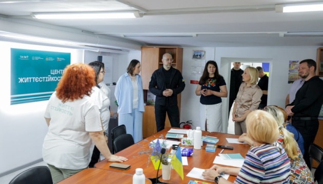 Шмигаль відвідав Центр життєстійкості у Херсоні, у планах - відкриття нових в області