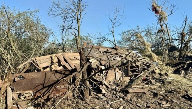 Війська РФ завдали авіаудару по громаді на Запоріжжі, поранений чоловік Війська РФ завдали авіаудару по громаді на Запоріжжі, поранений чоловік