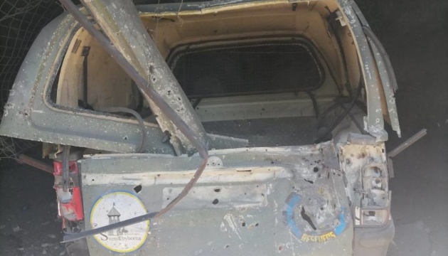 У Бериславі через артобстріл пошкоджена автівка для перевезення гумдопомоги У Бериславі через артобстріл пошкоджена автівка для перевезення гумдопомоги