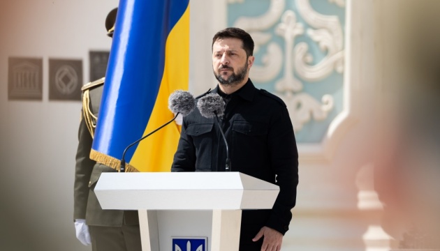 Зеленський: Україна бореться за головне конституційне право - на життя і незалежність