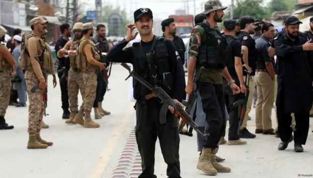 У Пакистані терорист-смертник на замінованому авто в'їхав у військовий конвой, є загиблі