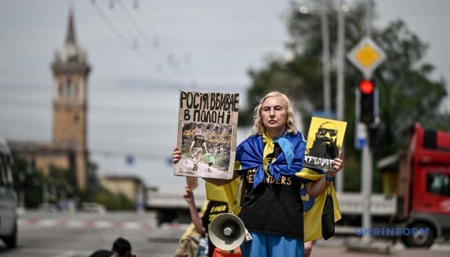 У Запоріжжі провели мітинг та автопробіг на підтримку полонених