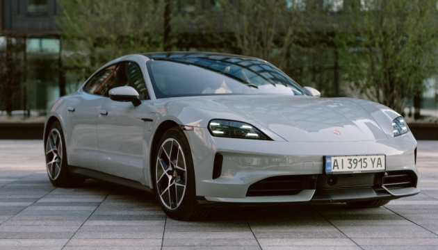 Кількість ввезених в Україну люксових авто торік скоротилася втричі - Опендатабот