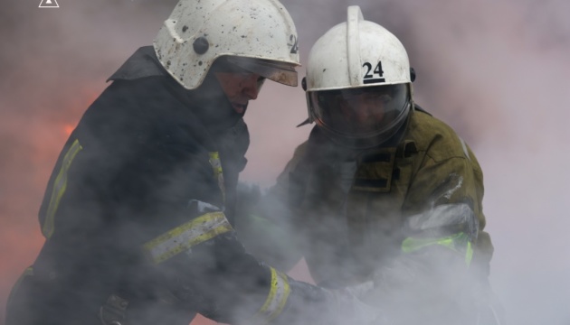 Комбінована атака на Полтавщину: на підприємстві у Кременчуцькому районі ліквідували пожежу Комбінована атака на Полтавщину: на підприємстві у Кременчуцькому районі ліквідували пожежу