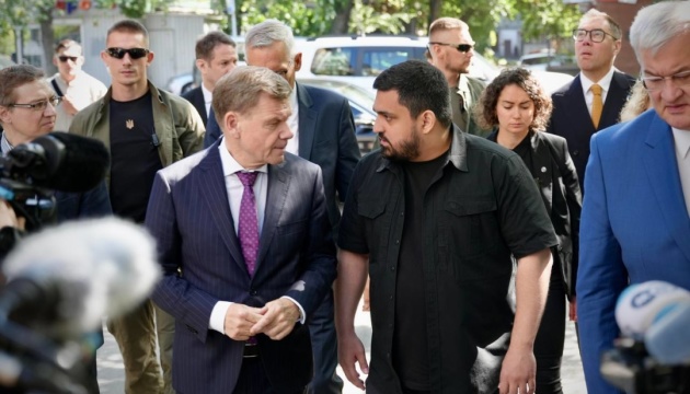 Вадефуль побував біля будинку в Соломʼянському районі Києва, який зруйнувала російська ракета Вадефуль побував біля будинку в Соломʼянському районі Києва, який зруйнувала російська ракета