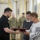 Президент нагородив військових і передав ордени сім'ям загиблих Героїв України