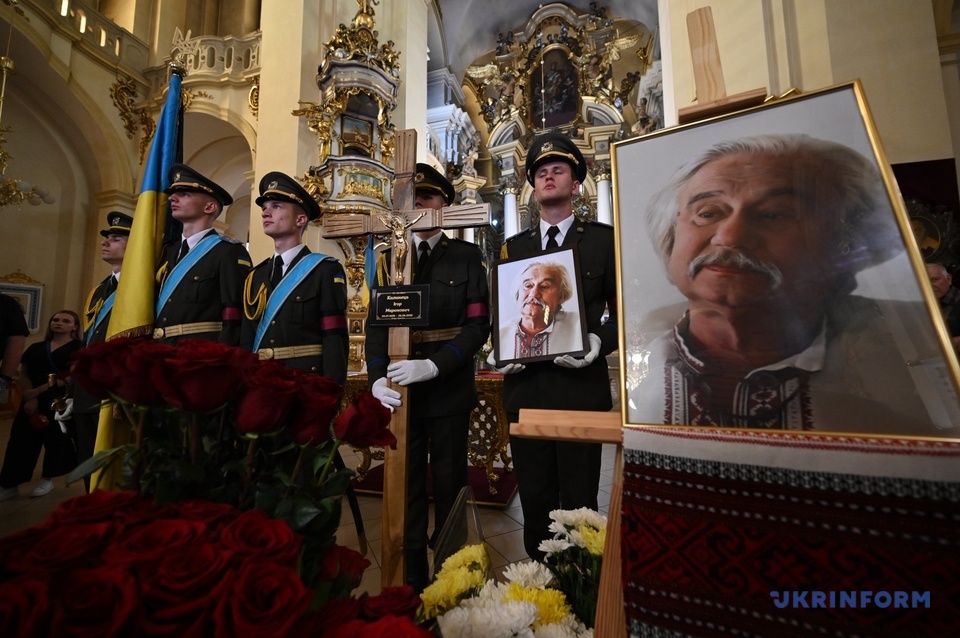 У Львові попрощалися з поетом та дисидентом Ігорем Калинцем. Фото: Укрінформ.