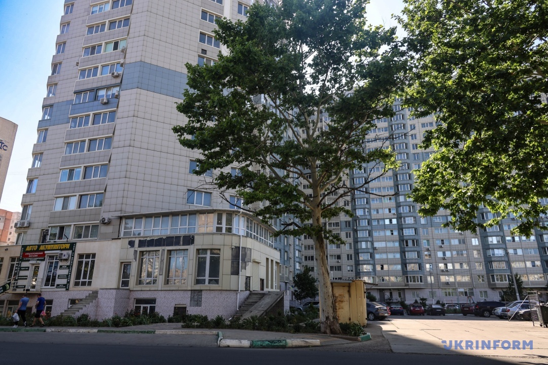 Найвищий будинок у місті на вулиці Парусній Найвищий будинок у місті на вулиці Парусній