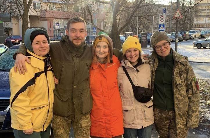 Памʼяті сержанта, командира відділення ударних БПлА Андрія Романюка (позивний «Воробєй»)