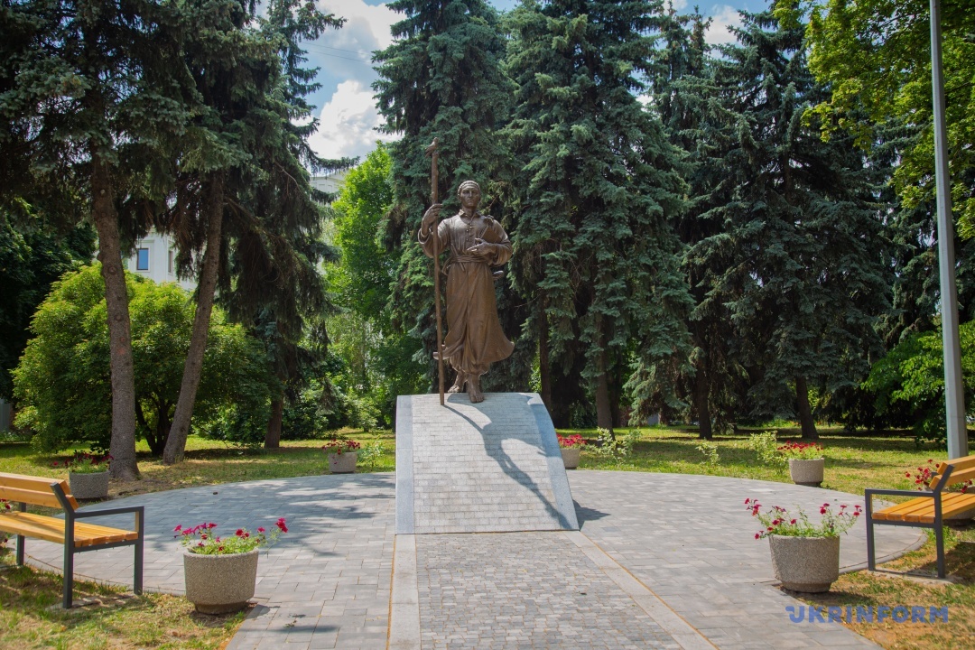 Пам'ятник Григорію Сковороді