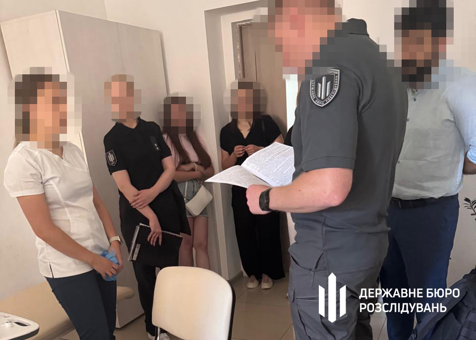 Земля, елітні авто і мільйони в банках: розшукали активи фігурантів справи про фіктивні дрони для ЗСУ