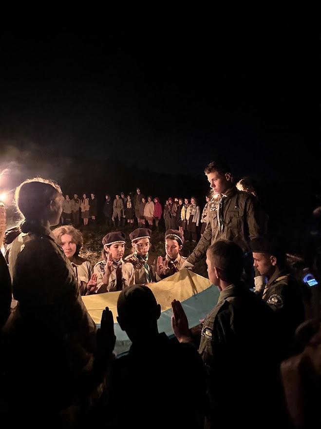 Пластуни складають присягу на вірність Богу й Україні