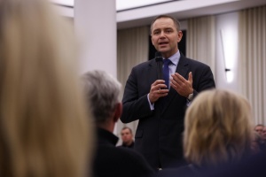 Nawrocki domaga się symetrii w stosunkach polsko-ukraińskich i zaprasza Zełenskiego do Warszawy