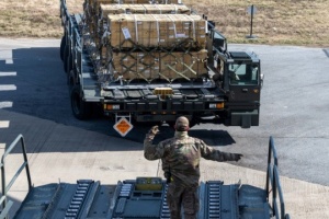 Politico: El Pentágono suspende el envío de algunos misiles de defensa aérea y municiones a Ucrania