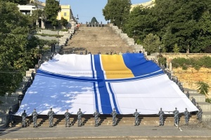 Ukrainian record set: largest Navy flag unfurled in Odesa