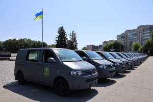 Спецпризначенці отримали від аграріїв 20 мікроавтобусів для бойових завдань