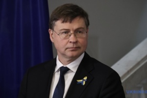 Dombrovskis: La UE planea seguir utilizando activos rusos congelados para Ucrania