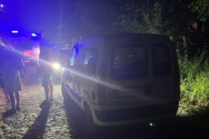 На Прикарпатті невідомий вистрілив в автомобіль, поранений хлопчик