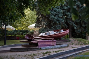 У Полтаві «пам'ятник спочинку Петра І» ставили замість хати українського козака