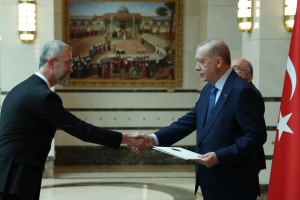 El Embajador de Ucrania, Dzhelyalov, presenta sus cartas credenciales al presidente de Turquía