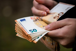 Kursy wymiany dolara i euro na 15 lipca

