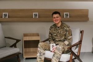 Письменник Артур Дронь завершив службу у ЗСУ й анонсував нову книжку про війну