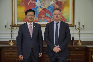 Ukraine urges China to support just peace based on UN Charter