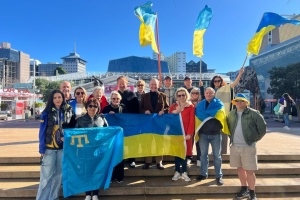 Українці Нової Зеландії вийшли на мітинг проти злочинів РФ