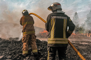 На Київщині ліквідували пожежу на підприємстві після обстрілів