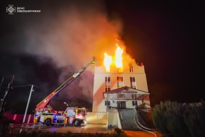 На Хмельниччині блискавка влучила в культову споруду, виникла пожежа