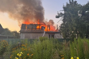 На Київщині показали наслідки нічної атаки РФ - пошкоджені будинки і автомобілі у шести районах
