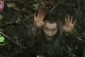 Paratroopers from the 77th Separate Airmobile Brigade of the Ukrainian Armed Forces have captured a Russian officer.