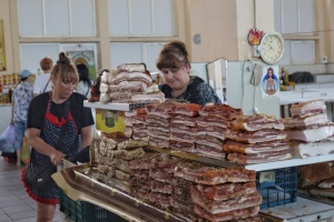 Жовтневі ціни: подорожчання молока, яєць та м'яса і високий попит на гречку