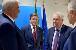 Sybiha bei Treffen mit US-Senatoren: Senkung der Ölpreise wird Russlands Kriegsverbrechen stoppen