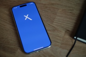 Франція відкрила провадження проти соцмережі X через «упередженість алгоритму»