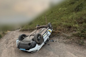 На Харківщині ворожий дрон влучив у поліцейське авто, є поранені