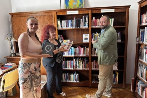 В Угорщині відкрили нову «Українську книжкову поличку»