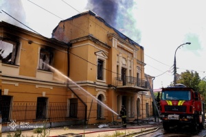 Russians strike rescuers again during fire response in Kherson
