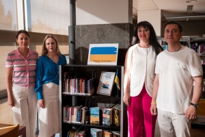У португальському місті Санту-Тірсу з’явилася «Українська книжкова поличка»