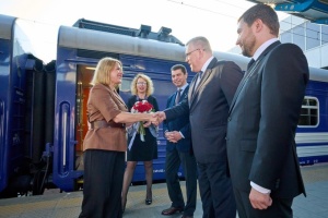 Latvian PM arrives in Kyiv