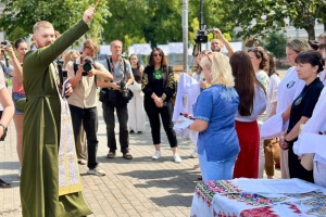 У Києві розпочалась акція «Рушник надії» на підтримку родин полонених і зниклих безвісти військових