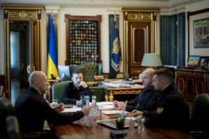 Zelensky holds meeting on Ukrainian weapons production