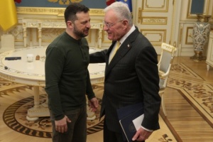 Zelensky dice que Putin teme a EE.UU.: No hubo bombardeos masivos rusos durante la visita del enviado estadounidense