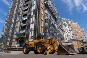 В Охматдиті відновлюють фасад лікувально-діагностичного корпусу
