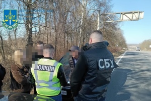 На Прикарпатті трьох осіб звинувачують в організації втечі ухилянтів до Румунії та Молдови