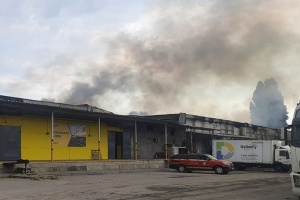 У Дніпрі внаслідок атаки дронів пошкоджена інфраструктура логістичної компанії, загинув водій
