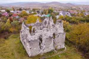 На Закарпатті розпочали реставрацію Середнянського замку