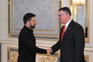 Zelensky discusses joint arms production with Israel's FM